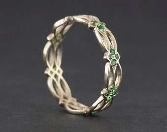 Celtic Ring - Eternity Ring - Emerald Ring - green stones ring - Gold Ring - pattern - victorian - gothic