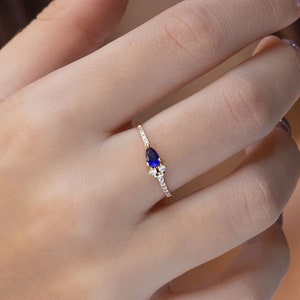 Diamond cluster ring, Sapphire ring, Diamond ring, diamond cluster, cluster ring, sapphire diamond ring, blue gemstone, blue, pear, size
