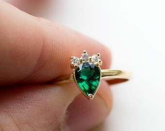 Pear emerald and diamond cluster, Pear cut emerald, Dainty Diamond and emerald ring, may birthstone ring