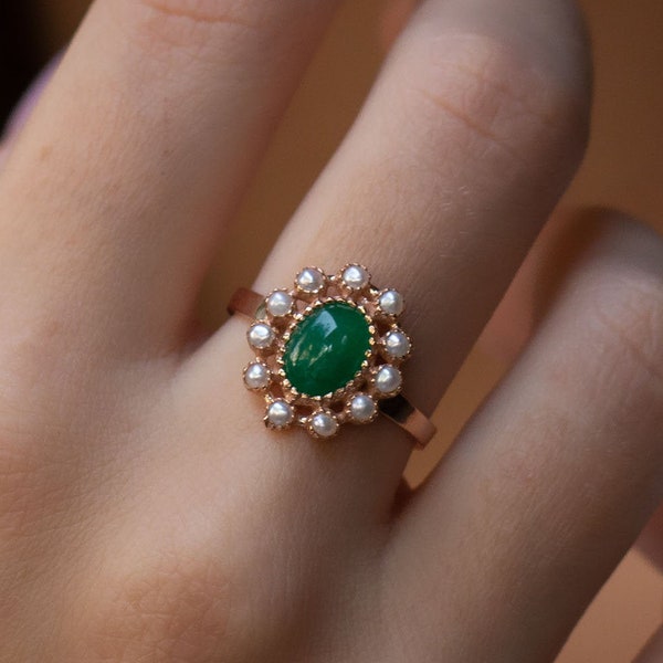 White Gold Emerald and pearl Ring - petal ring - victorian ring - princess diana ring - Gold ring - real pearls - Green Stone - 14K