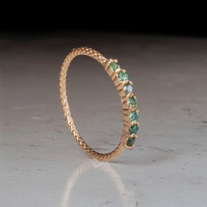 Guldsmaragdring - Halvalliansring