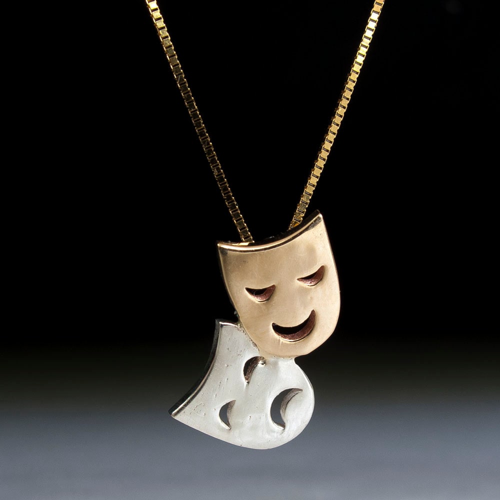 【送料&関税込】Etro Gold Theater Mask Necklace Etro Gold Theater Mask Necklace | italist