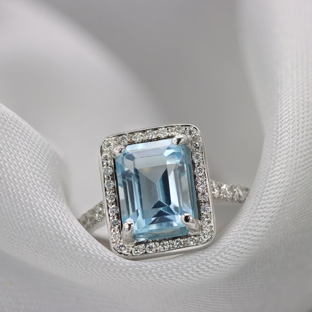 Natural Aquamarine 1.45ct Gold Ring Featuring a Diamond Halo 0.40ctw