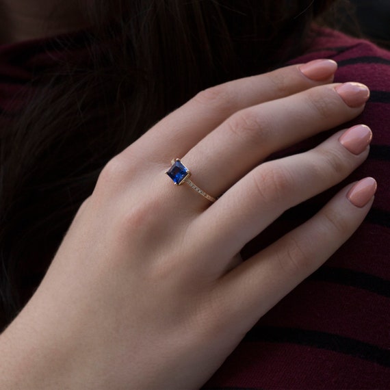 14 karaat geelgouden lady-Di ring met saffier en diamant · Kopmels Juwelier  Doetinchem