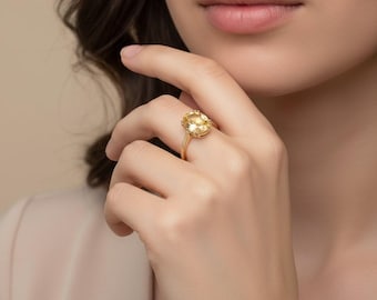 Citrine Ring: Classic 14K Gold - Natural Sunstone, Six Prongs
