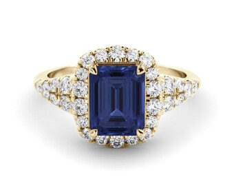Sapphire and Diamond Ring: Classic Halo Design in 14K Gold