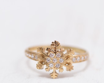 Diamond snowflake gold ring