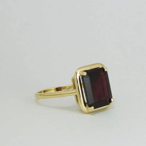 Solitaire Red Garnet ring image 2