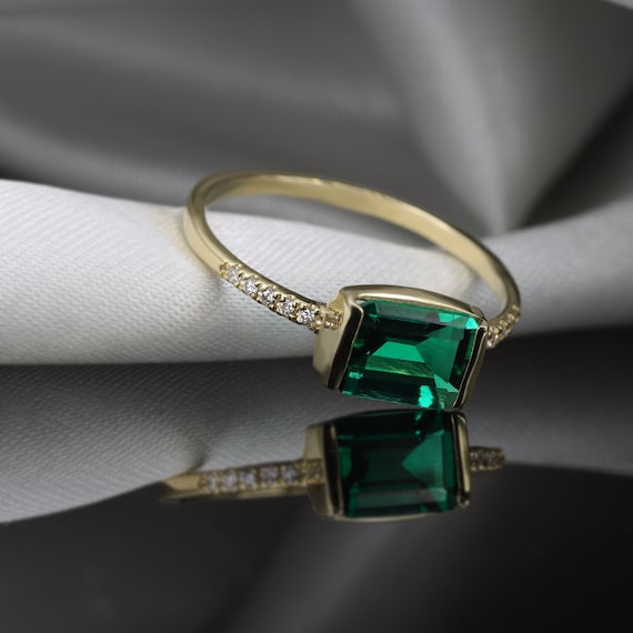 Emerald ring, Green gemstone, Emerald diamond ring, radiant cut, Emerald, gemstone, Green Emerald, green emerald ring, emerald gold ring