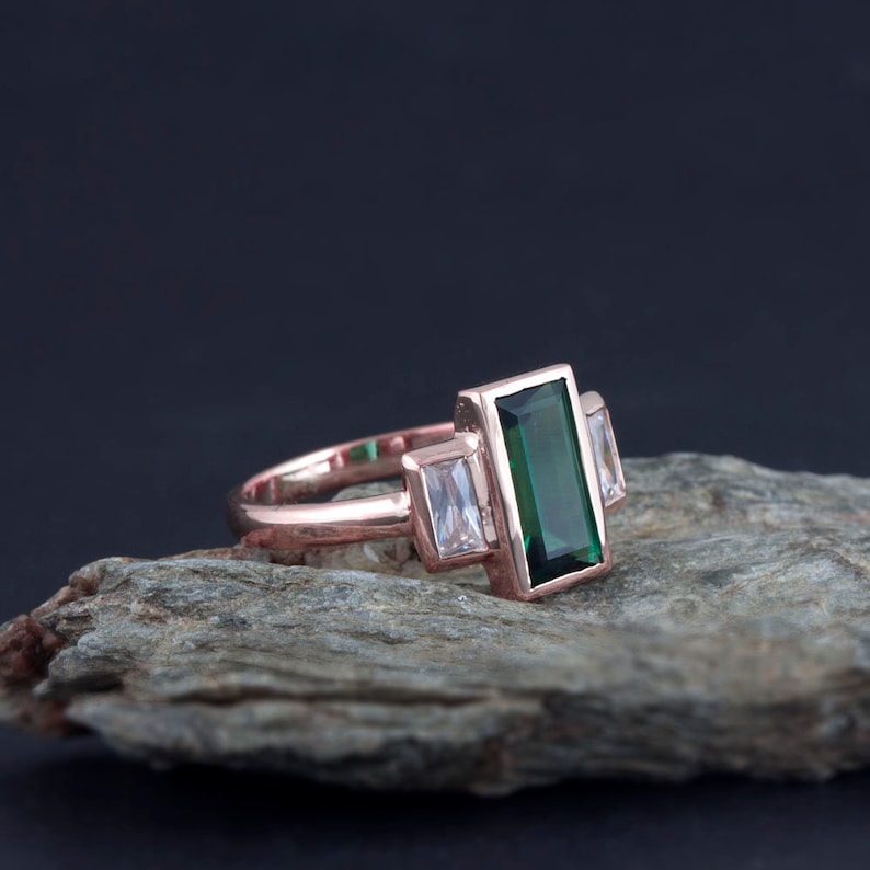 baguette ring vintage, baguette ring Emerald, baguette ring solitaire, art deco, Emerald ring for women, antique, Emerald ring engagement 