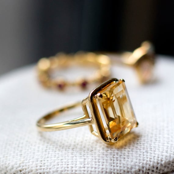 Yellow Sapphire Engagement Ring | Bijoux Majesty