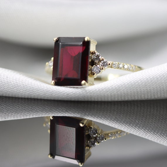 Vintage style garnet rings outlet