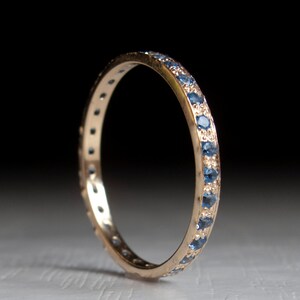 Gold Blautopas Eternity Ring Bild 4