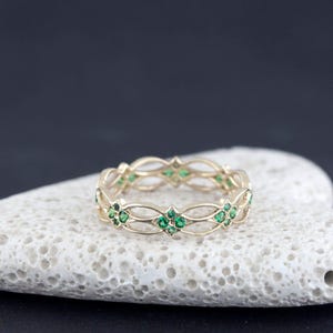 Celtic Ring - Eternity Ring - emerald Ring - Green Stones ring - Gold Ring - infinity ring - texture - pattern -vintage - Gothic