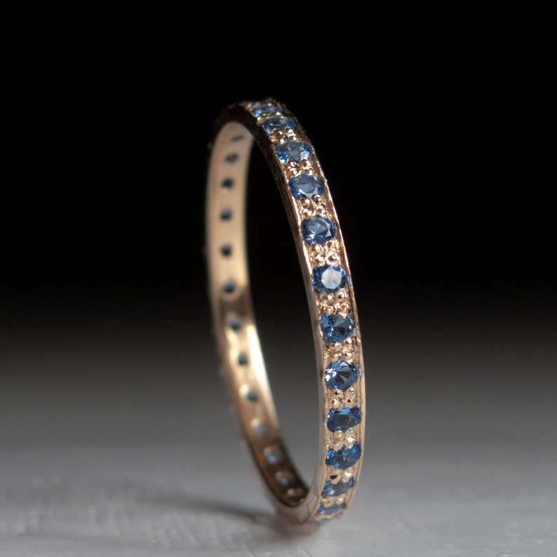 Gold Blautopas Eternity Ring Bild 1