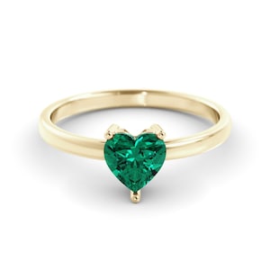 Emerald heart gold ring