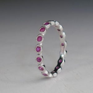 Rubin Ring - Eternity Ring - Weißgold Ring