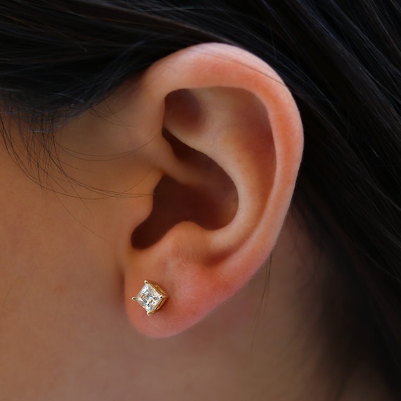 【オシャレ】MEJURI メジュリ Mini Lotus Diamond Stud ピアス オシャレ】MEJURI メジュリ Mini Lotus Diamond Stud ピアス