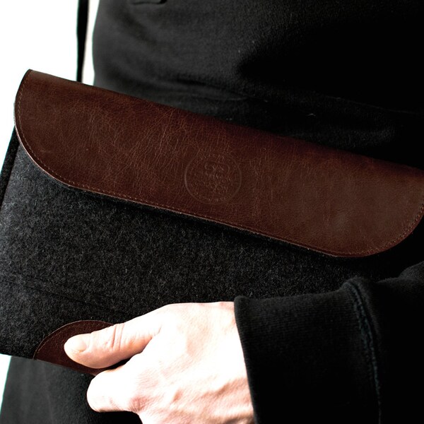 iPad AIR case bag leather merino wool felt dark grey snaps perfect protection snug fit functional front pocket old days charm