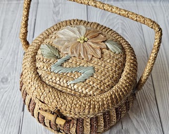Cesta de costura oriental hecha a mano, estilo vintage de los años 70.