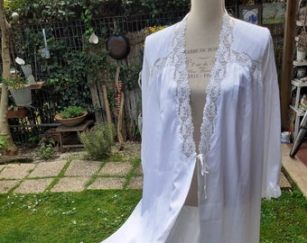 Shabby chic vintage white lace sensual shaved white dressing gown woman bride white lace woman wedding romantic mom