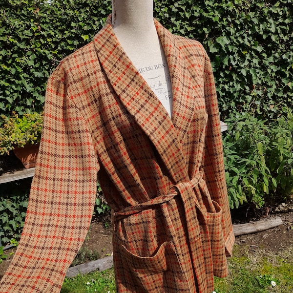 Men's dressing gown 70s vintage boss style Italian fashion man dressing gown old men feetpull warm colors smoking jacket