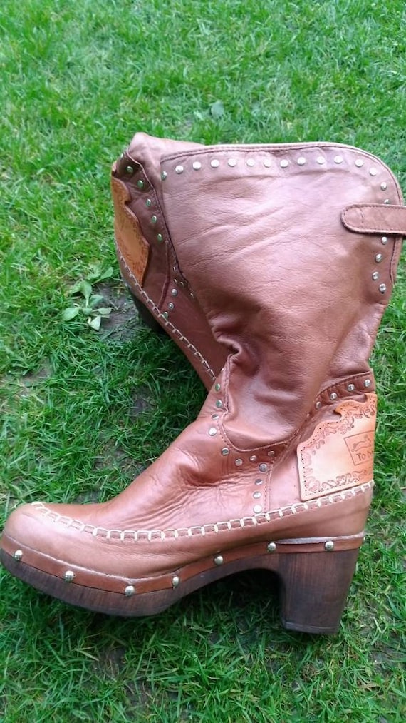 Vintage women's boots beige leather brown studs bo