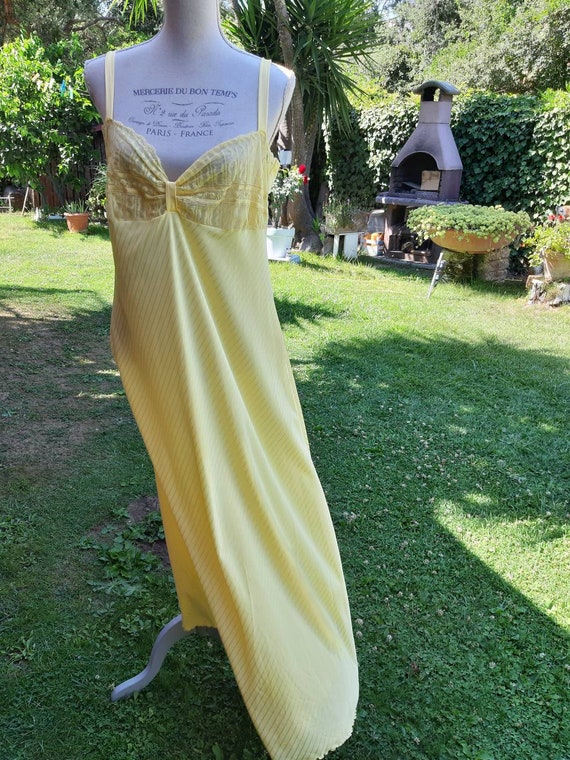 Yellow nightgown shabby chic vintage 70s night yel