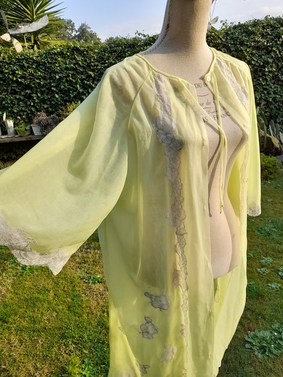 Delicate green dressing gown vintage 40s shabby c… - image 1