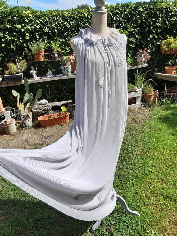 Vintage nightgown 70s soft grey pleated gray night