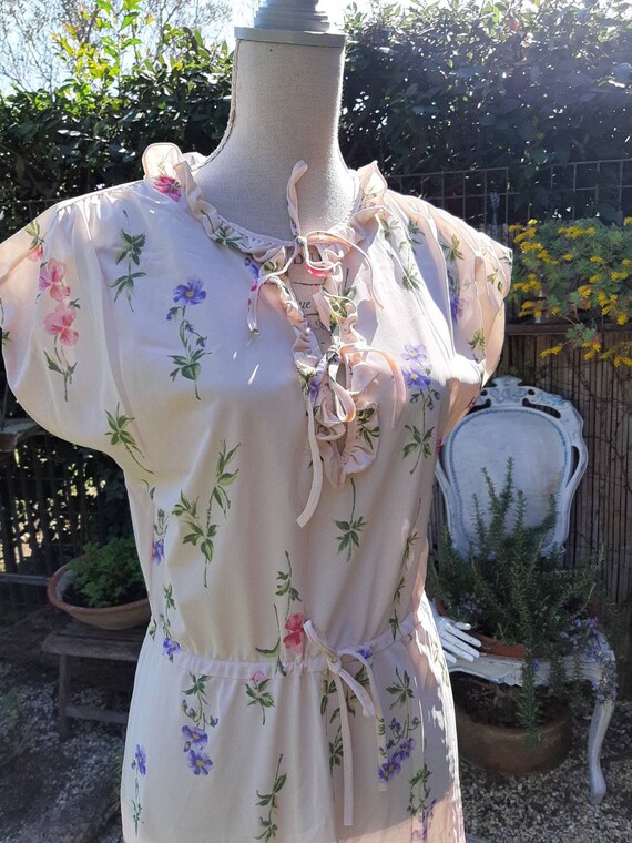 Vintage 70s nightgown flowers spring flowers vinta