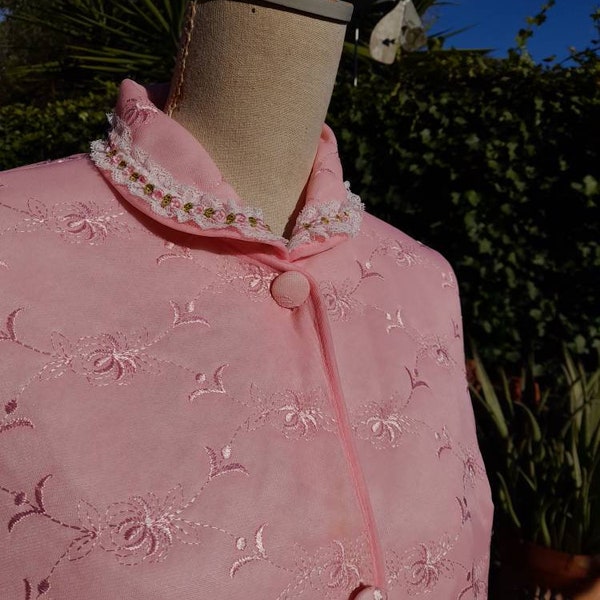 Vintage pink floral quilted dressing gown pink dressing gown nostalgic woman 50s lingerie of absolute rarity