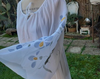 White dressing gown shabby chic vintage 60s painting flowers Hollywood diva bride wedding actress sensual sex woman glamorous feminine vamp