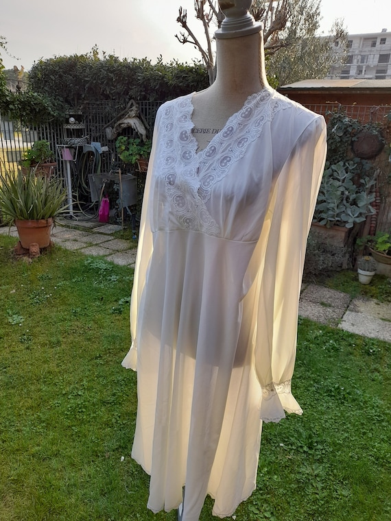 Shabby chic vintage cream white nightdress 60s wed