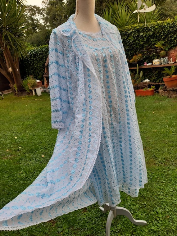 Coordinated shabby chic vintage dressing gown wedd