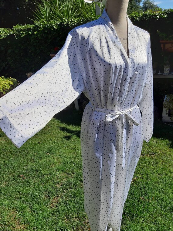 Vintage dressing gown 80s kimono style black white