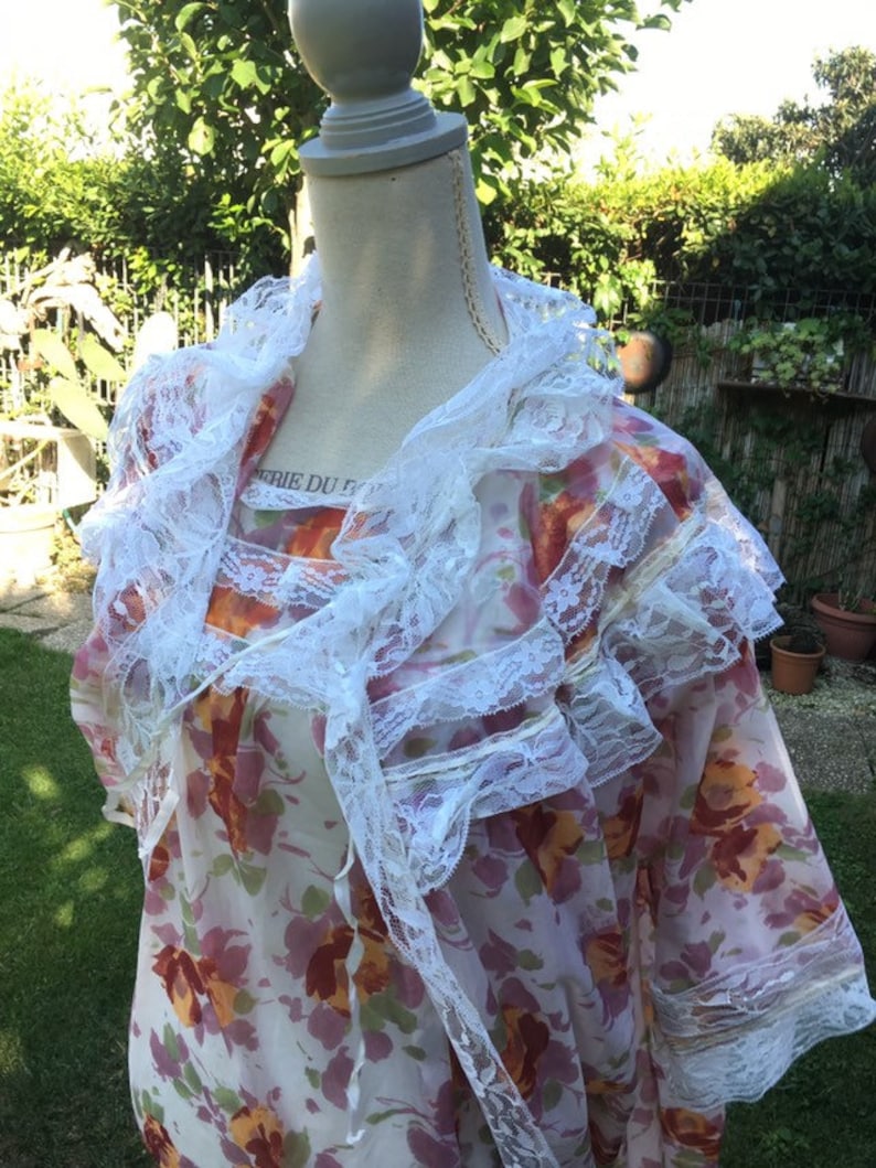 Coordinated dressing gown and nightgown shabby chic vintage flowers orange green white lace bride wedding perfect chic 50s wonderful