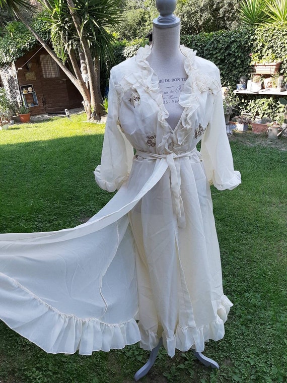 Coordinated peignoir dressing gown and vintage nig