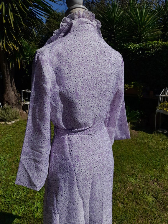 Vintage dressing gown 70s purple floral delicate … - image 10