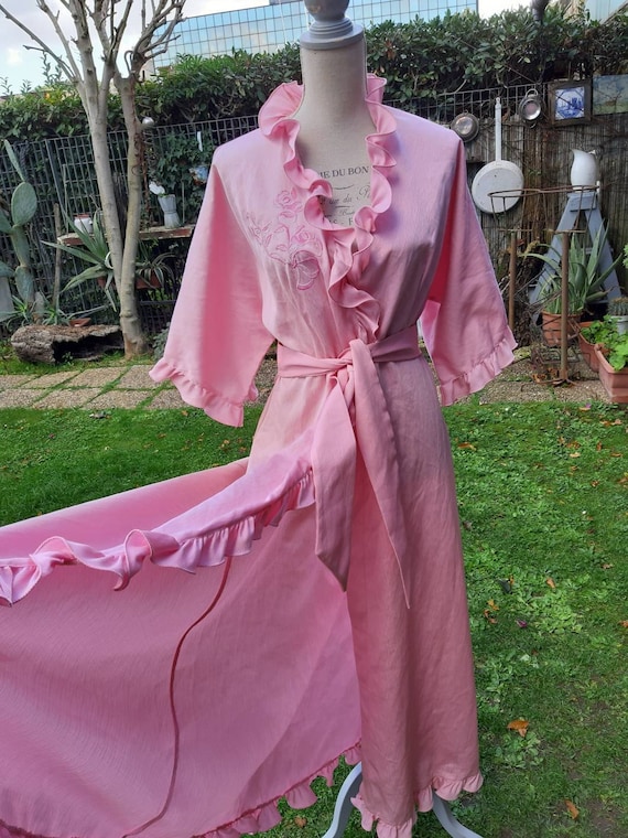Pink dressing gown 70s Hollywood diva vintage ruff