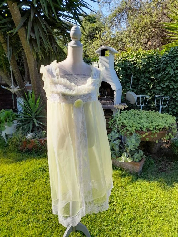 Yellow nightgown vintage 40s Marie Antoinette sty… - image 10