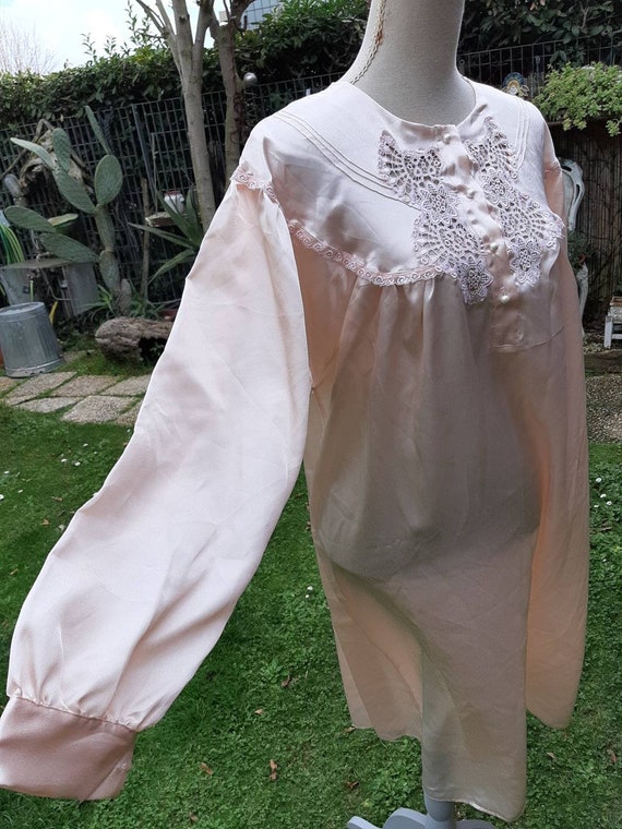 Vintage peach nightdress woman shabby chic mother… - image 4