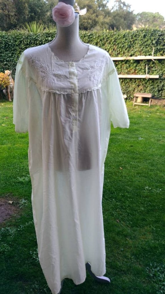 Vintage cotton nightgown 100% pale yellow mom woma