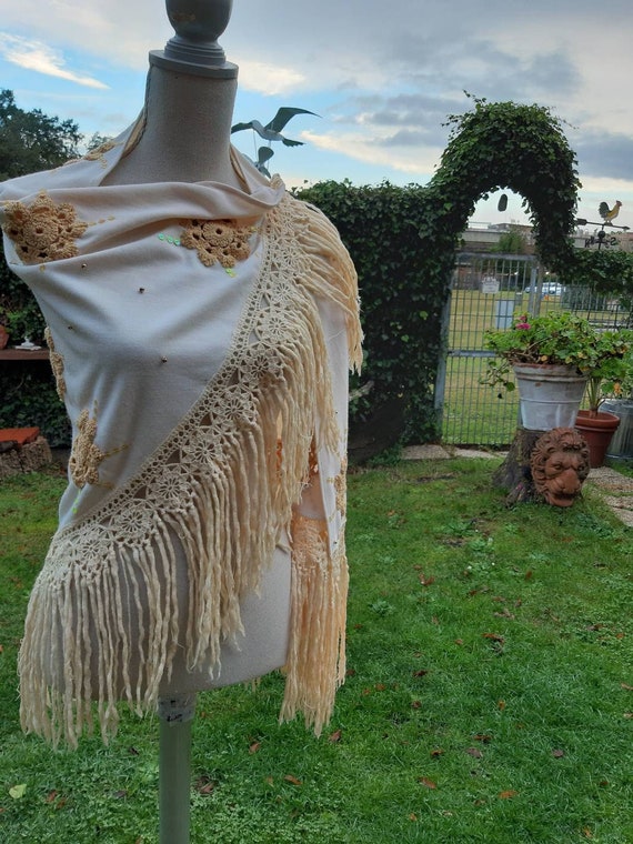 Vintage shawl 60s grandmother's trunk beige yello… - image 4