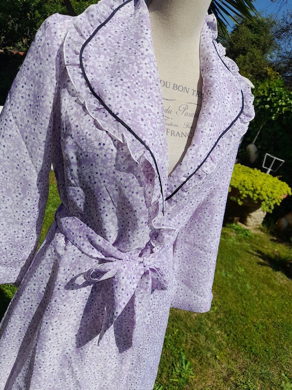 Vintage dressing gown 70s purple floral delicate … - image 2