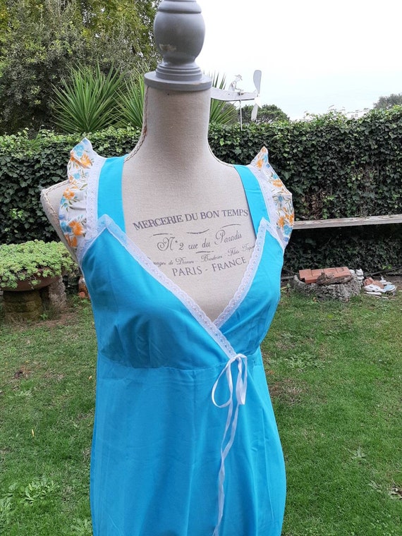 Vintage style country nightgown flowers bride roma