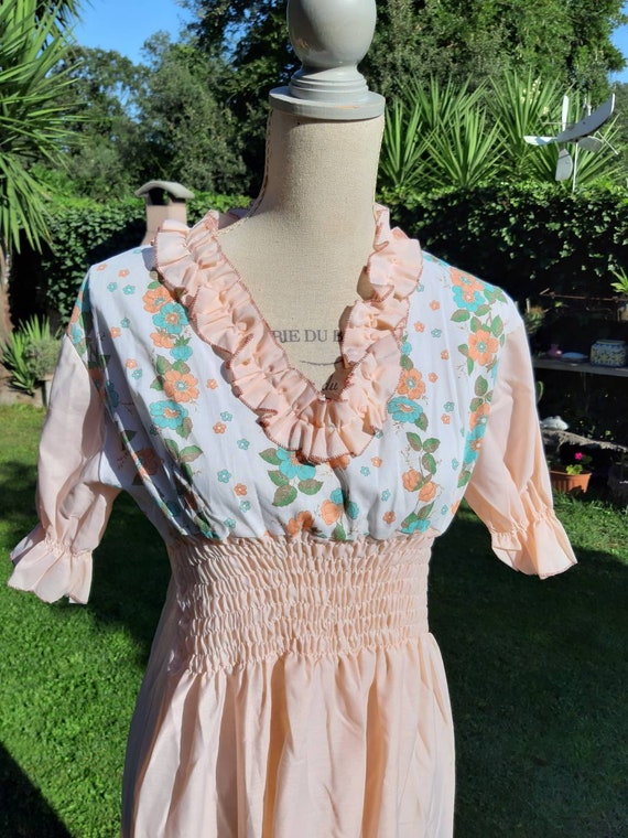 Vintage nightgown ruffle original salmon peach flo