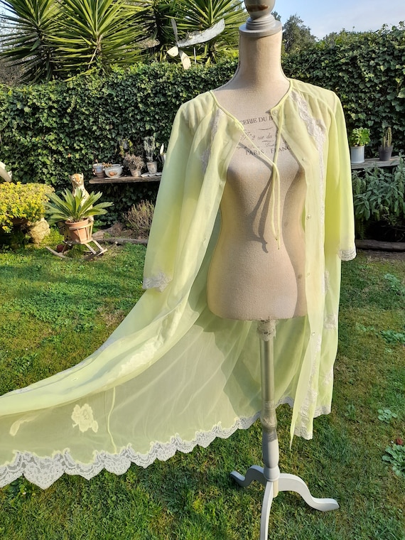 Delicate green dressing gown vintage 40s shabby c… - image 2
