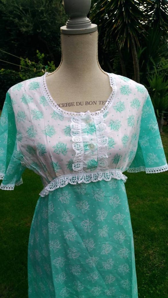 DESIGN - Camicia comoda con rever in raso bianca a fiori