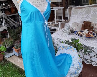 Nightgown country style vintage flowers bride woman romantic cheerful woman chic bride flowers light blue orange 70s blue nightgown